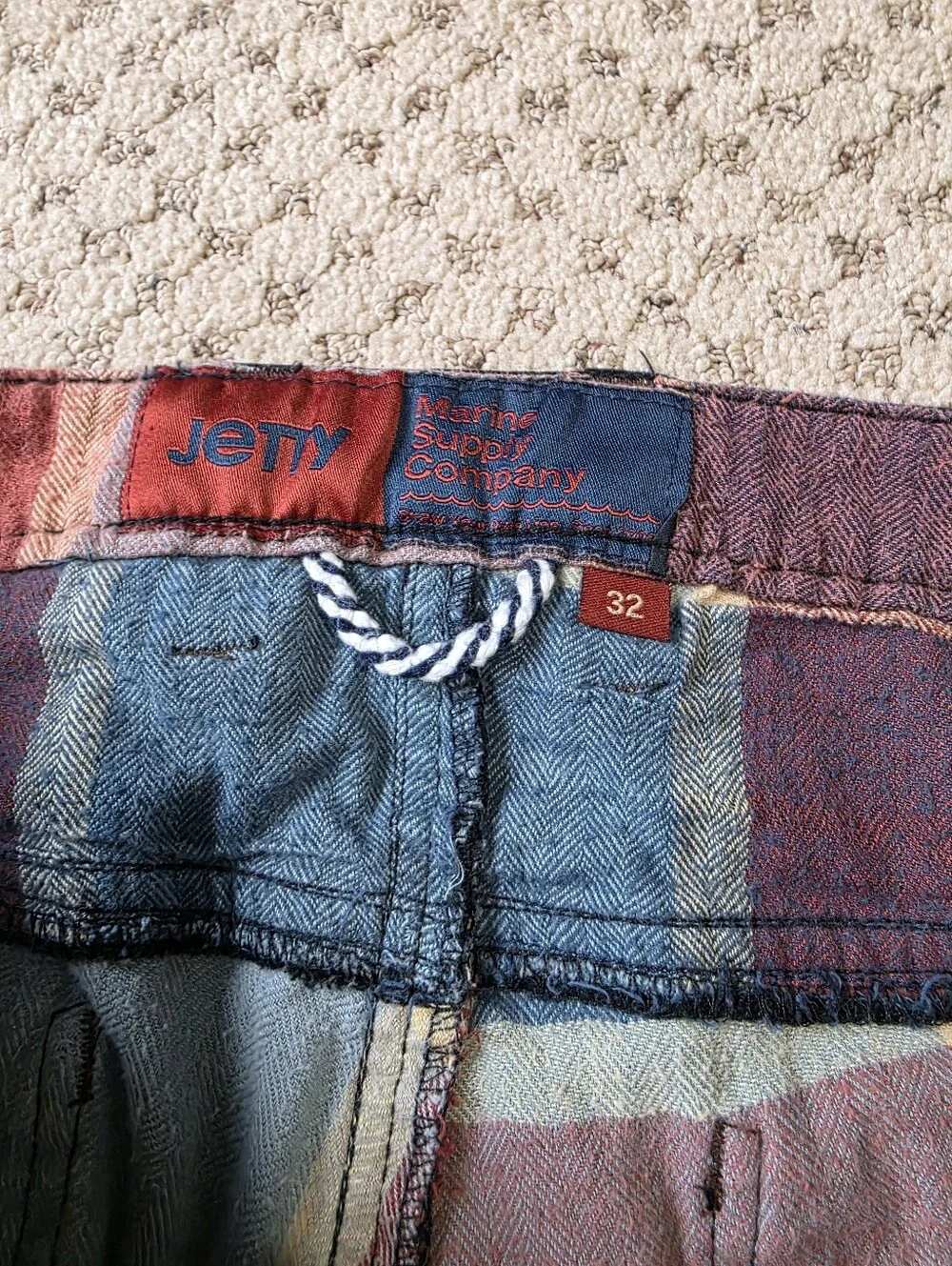 Jetty moves plaid
